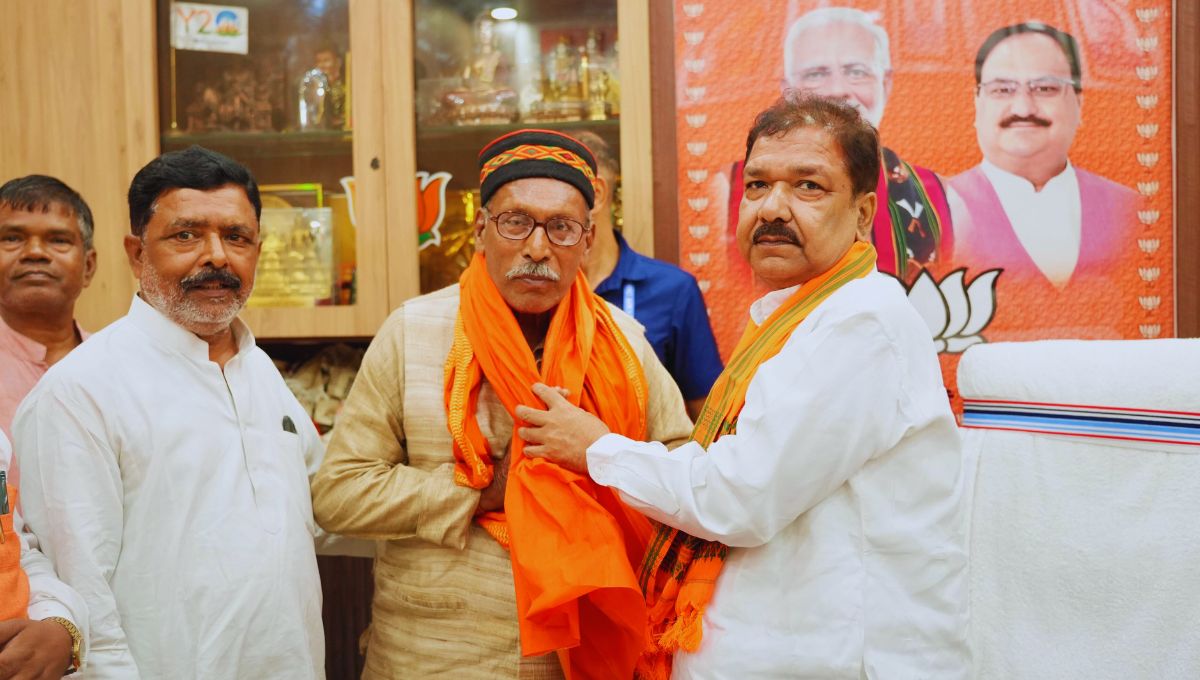 डॉ. दिलीप जायसवाल ने किया स्वागत डॉ. दिलीप जायसवाल ने किया स्वागत