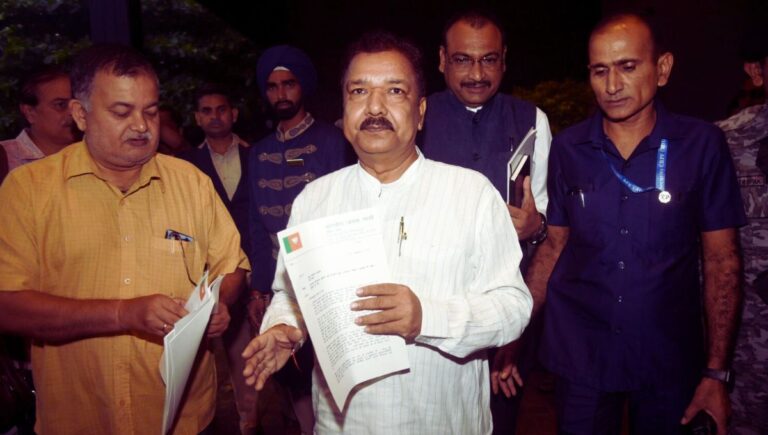 बिहार भाजपा ने चुनाव आयोग से एक चरण में चुनाव कराने की रखी मांग बिहार भाजपा ने चुनाव आयोग से एक चरण में चुनाव कराने की रखी मांग