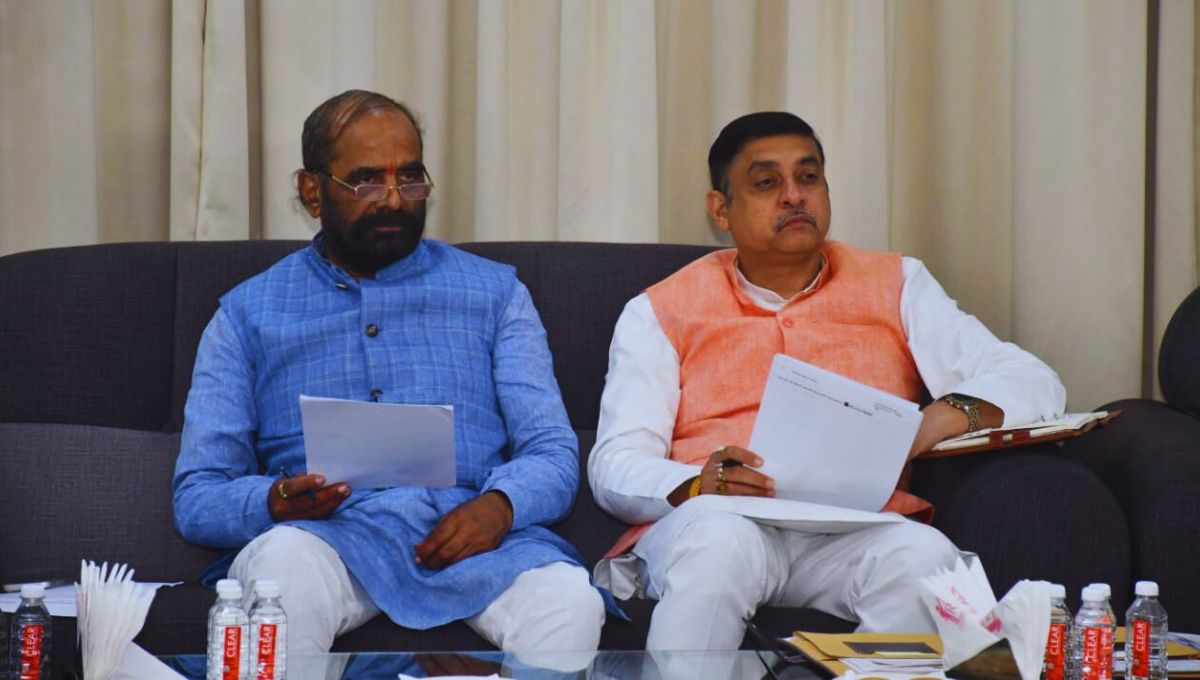 केंद्रीय सूची में शामिल करने के लिए 18 जातियों/उपजातियों पर चर्चा केंद्रीय सूची में शामिल करने के लिए 18 जातियों/उपजातियों पर चर्चा