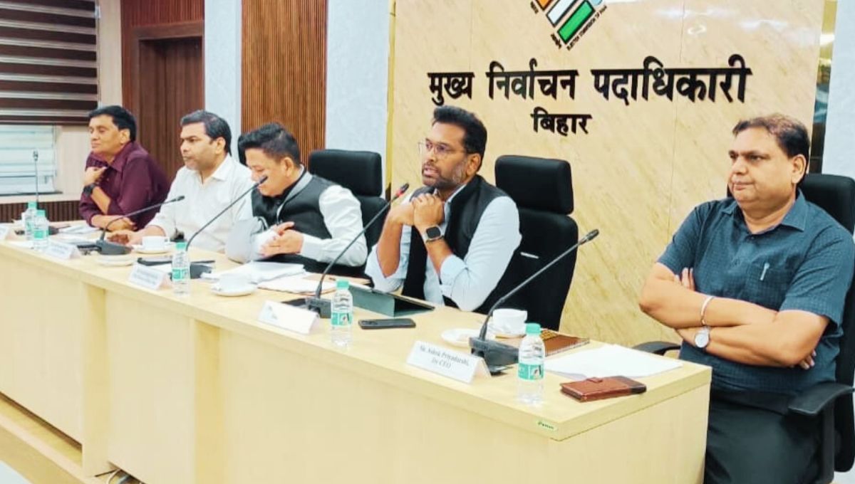 अमर्यादित बयानों और घुसपैठिए टिप्पणी पर कार्रवाई की मांग अमर्यादित बयानों और घुसपैठिए टिप्पणी पर कार्रवाई की मांग