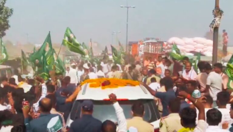 तेजस्वी यादव के राघोपुर नामांकन से बिहार में बदलाव की लहर तेजस्वी यादव के राघोपुर नामांकन से बिहार में बदलाव की लहर