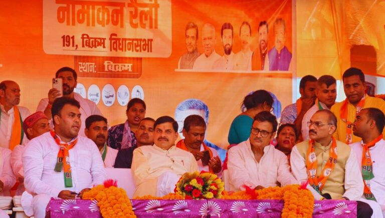 नीतीश कुमार के नेतृत्व में एनडीए की बनेगी हैट्रिक सरकार नीतीश कुमार के नेतृत्व में एनडीए की बनेगी हैट्रिक सरकार