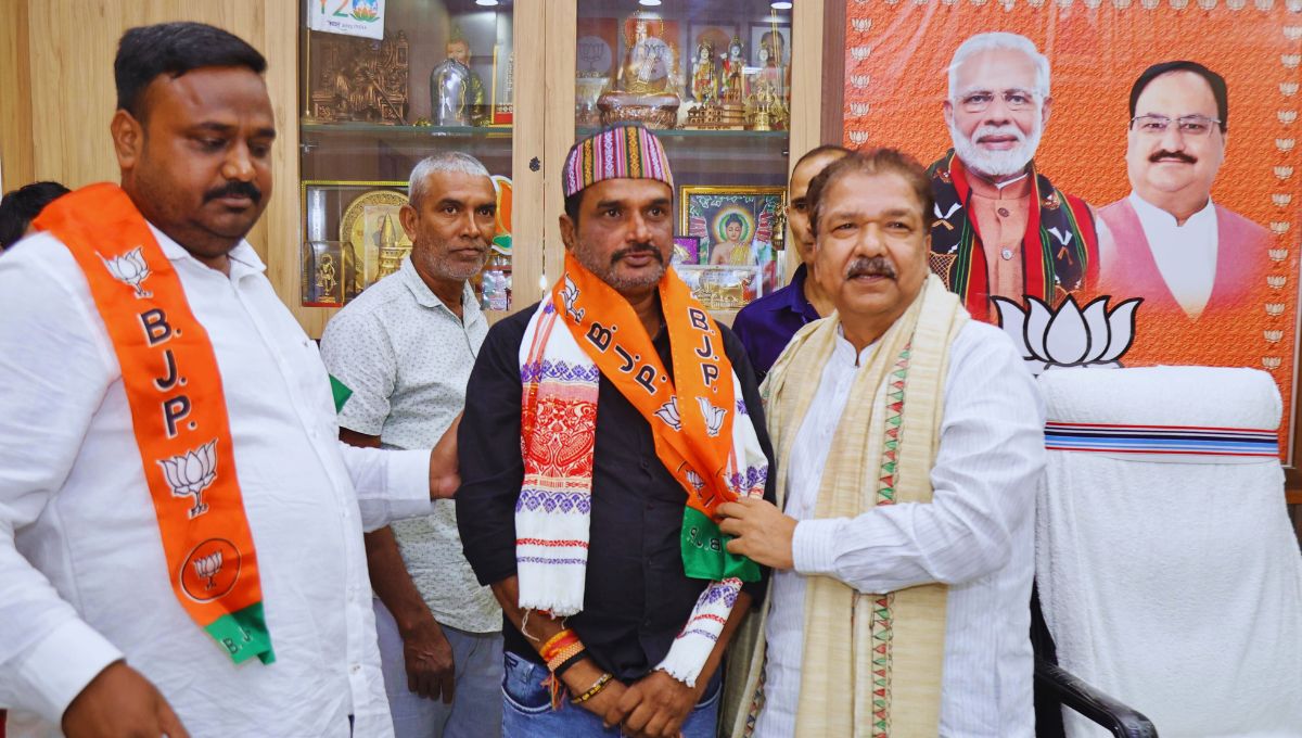 भाजपा में शामिल होकर नेताओं ने जताया विश्वास — विकास ही भाजपा की पहचान भाजपा में शामिल होकर नेताओं ने जताया विश्वास — विकास ही भाजपा की पहचान