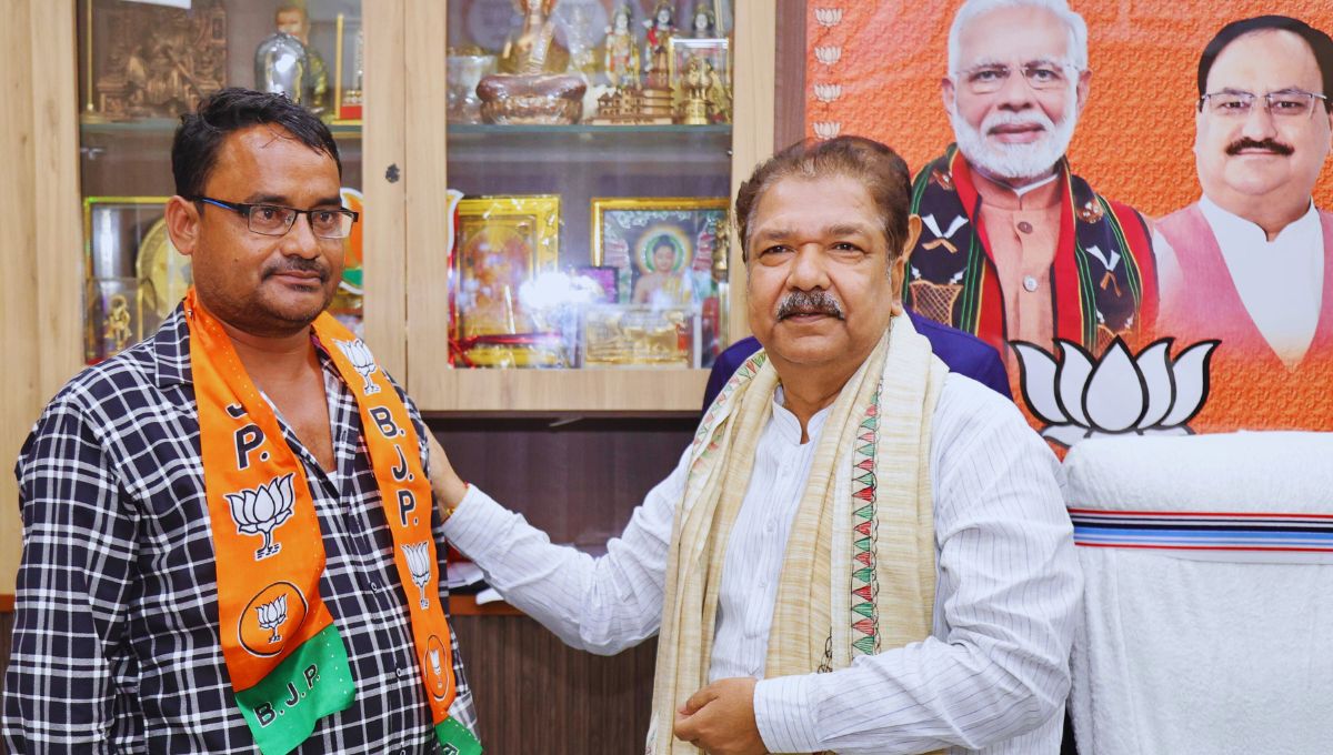 भाजपा में शामिल नेताओं ने दिया संकल्प — जनता के बीच जाकर बताएंगे एनडीए की उपलब्धियां भाजपा में शामिल नेताओं ने दिया संकल्प — जनता के बीच जाकर बताएंगे एनडीए की उपलब्धियां