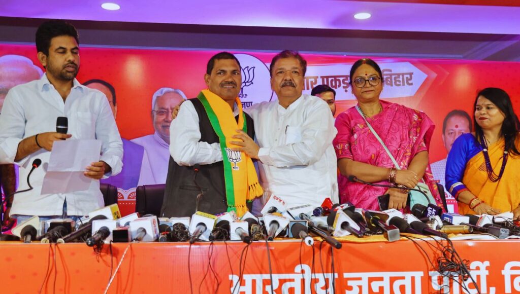 जन सुराज के नेताओं ने भाजपा का दामन थामा, एनडीए को दिया समर्थन