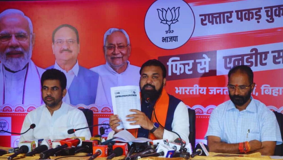 बिहार की जनता लालू परिवार को खलनायक मानती है बिहार की जनता लालू परिवार को खलनायक मानती है
