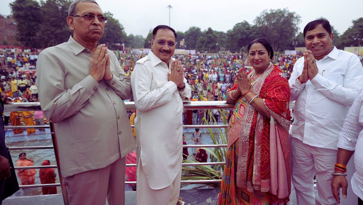 छठ पर खुली शराब की दुकानें बनीं सियासी मुद्दा : सौरभ भारद्वाज छठ पर खुली शराब की दुकानें बनीं सियासी मुद्दा : सौरभ भारद्वाज