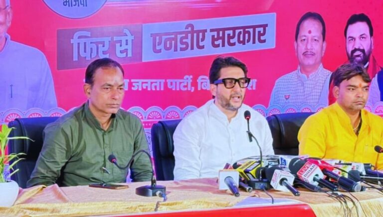 ऋतुराज सिन्हा का महागठबंधन पर हमला: झूठ, भय और भ्रम की राजनीति से बिहार नहीं चलेगा ऋतुराज सिन्हा का महागठबंधन पर हमला: झूठ, भय और भ्रम की राजनीति से बिहार नहीं चलेगा