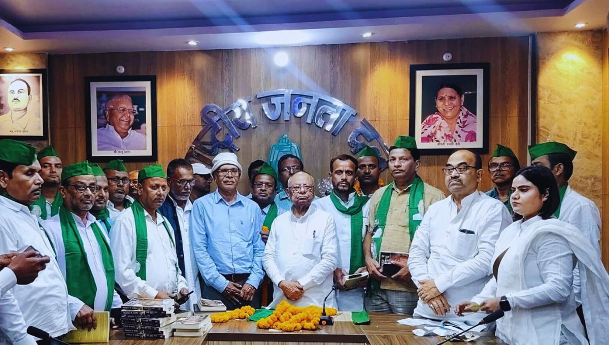 EBC समाज का तेजस्वी पर भरोसा, सैकड़ों ने थामा राजद का हाथ