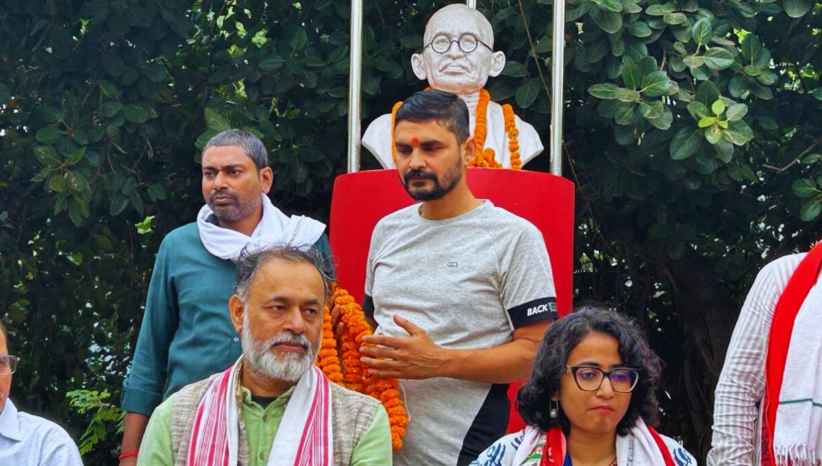 महागठबंधन के लिए जुटे योगेन्द्र यादव — दीघा से सिवान तक प्रचार अभियान