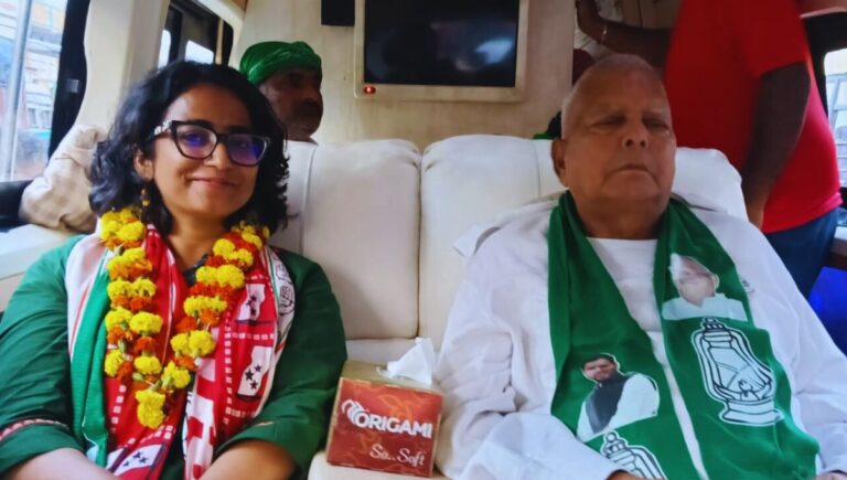 दिव्या गौतम ने लालू–राबड़ी से की मुलाकात, लिया आशीर्वाद दिव्या गौतम ने लालू–राबड़ी से की मुलाकात, लिया आशीर्वाद