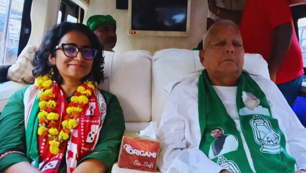 दिव्या गौतम ने लालू–राबड़ी से की मुलाकात, लिया आशीर्वाद