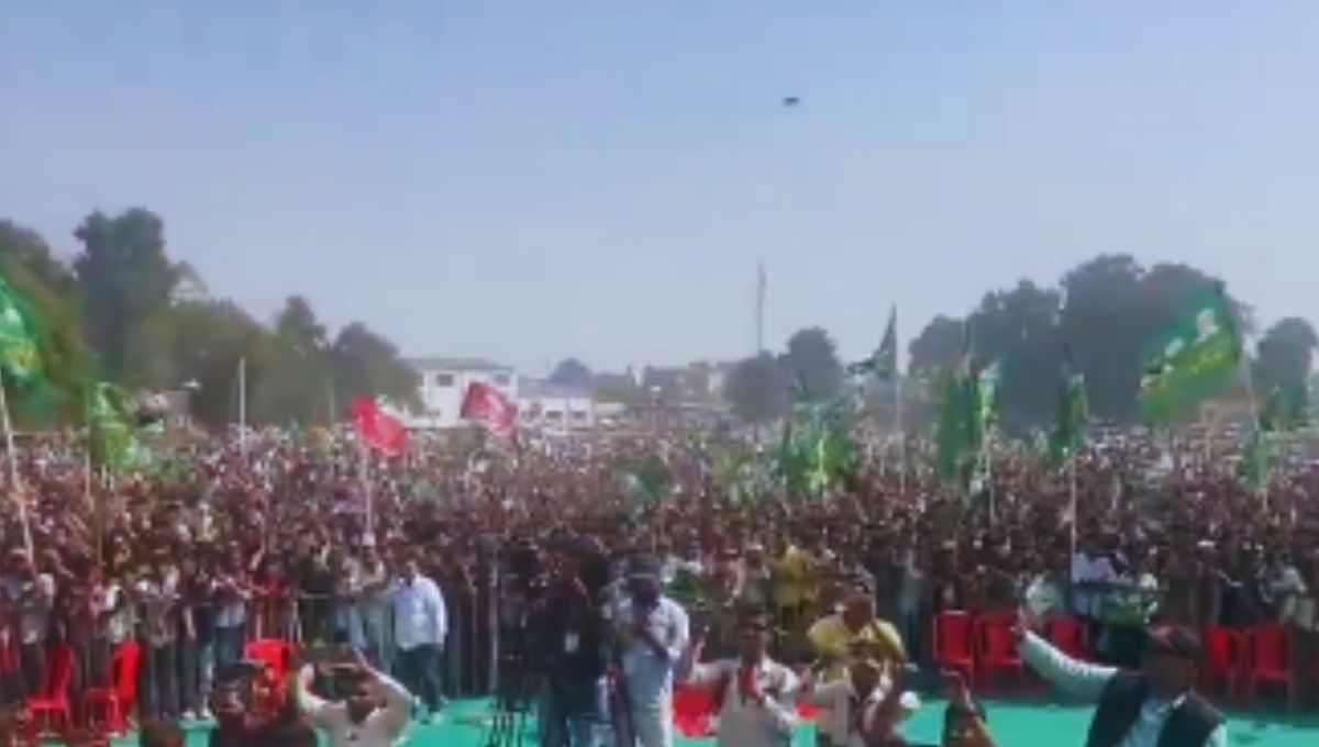 जनता के मुद्दों से दूर होती राजनीति पर प्रहार जनता के मुद्दों से दूर होती राजनीति पर प्रहार