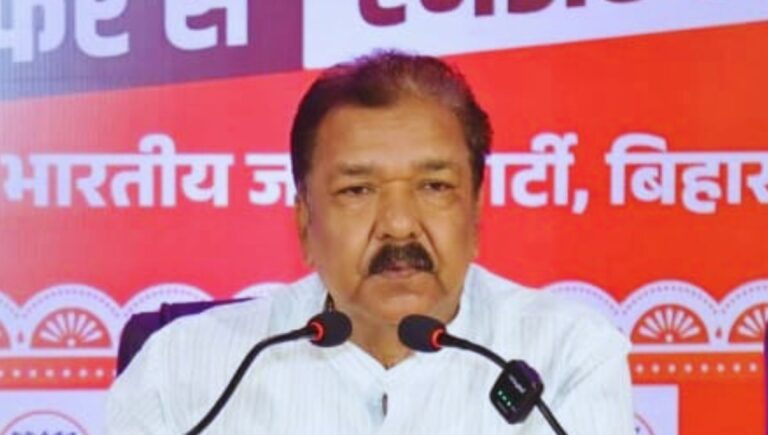 एनडीए की ऐतिहासिक जीत पर भाजपा कार्यालय में जश्न