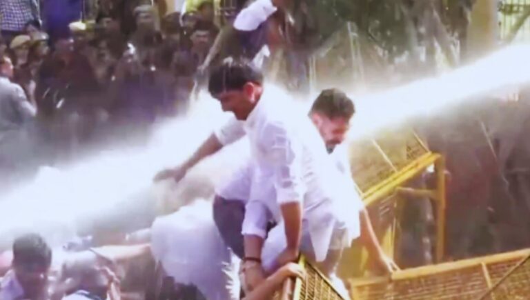 वोट चोरी, पर कांग्रेस का बड़ा हमला: युवा कांग्रेस ने जयपुर में किया जोरदार विरोध प्रदर्शन, पूर्ण विश्लेषण