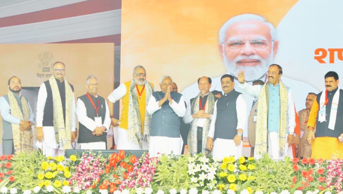 गांधी मैदान का माहौल: जनसैलाब और भव्य मंच