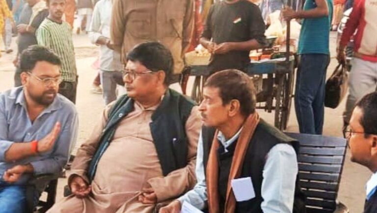 फुटपाथ दुकानदारों की बेदखली के खिलाफ व्यवसायी महासंघ का आंदोलन तेज 3 दिसंबर को विधानसभा के समक्ष धरना