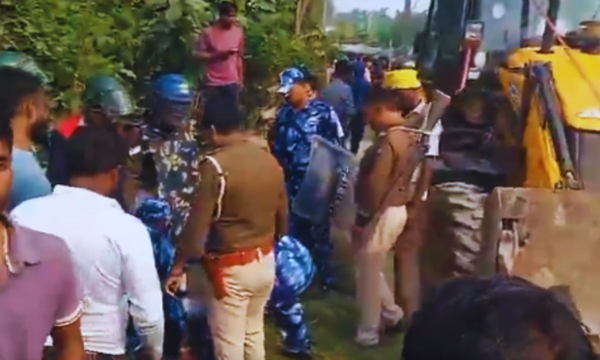 गरीबों के घरों पर बुलडोजर कार्रवाई: दरभंगा के लाल शाहपुर में पुनर्वास की मांग