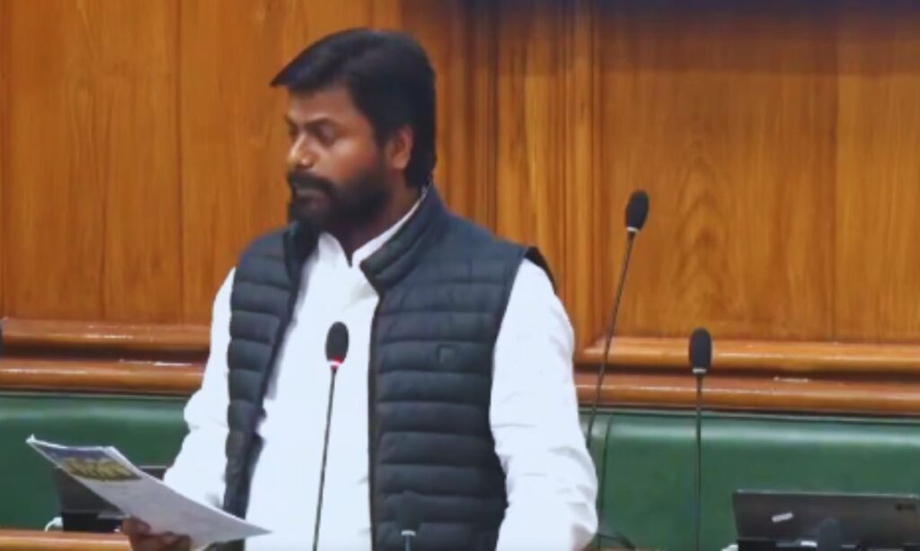 बिहार चुनाव पर सवाल: संदीप सौरव के आरोप और लोकतंत्र में निष्पक्षता की चुनौती