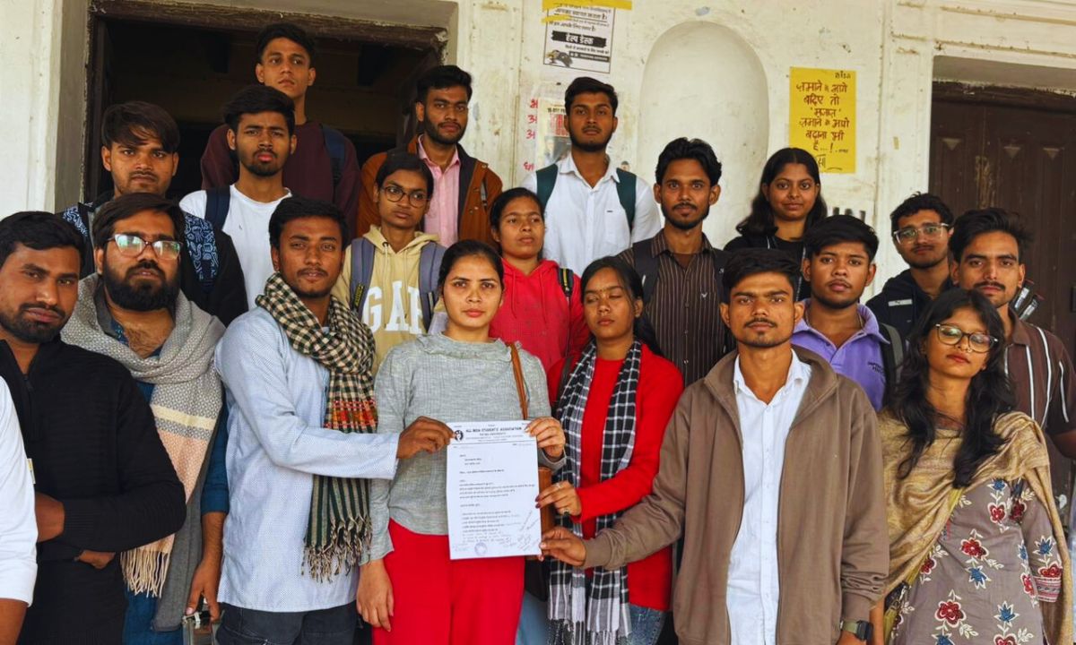 पटना कॉलेज में छात्र संगठन AISA का पाँच सूत्री मांगों को लेकर प्रदर्शन