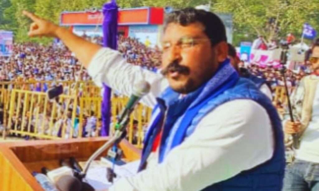 UP में रोजगार का संकट: चंद्रशेखर आज़ाद ने उठाए सख्त सवाल