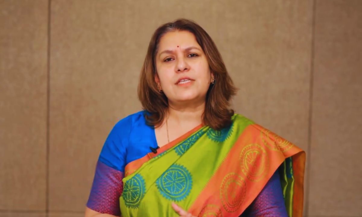 नेहरू का नाम क्यों आज भी भारतीय राजनीति की धुरी बना हुआ है?