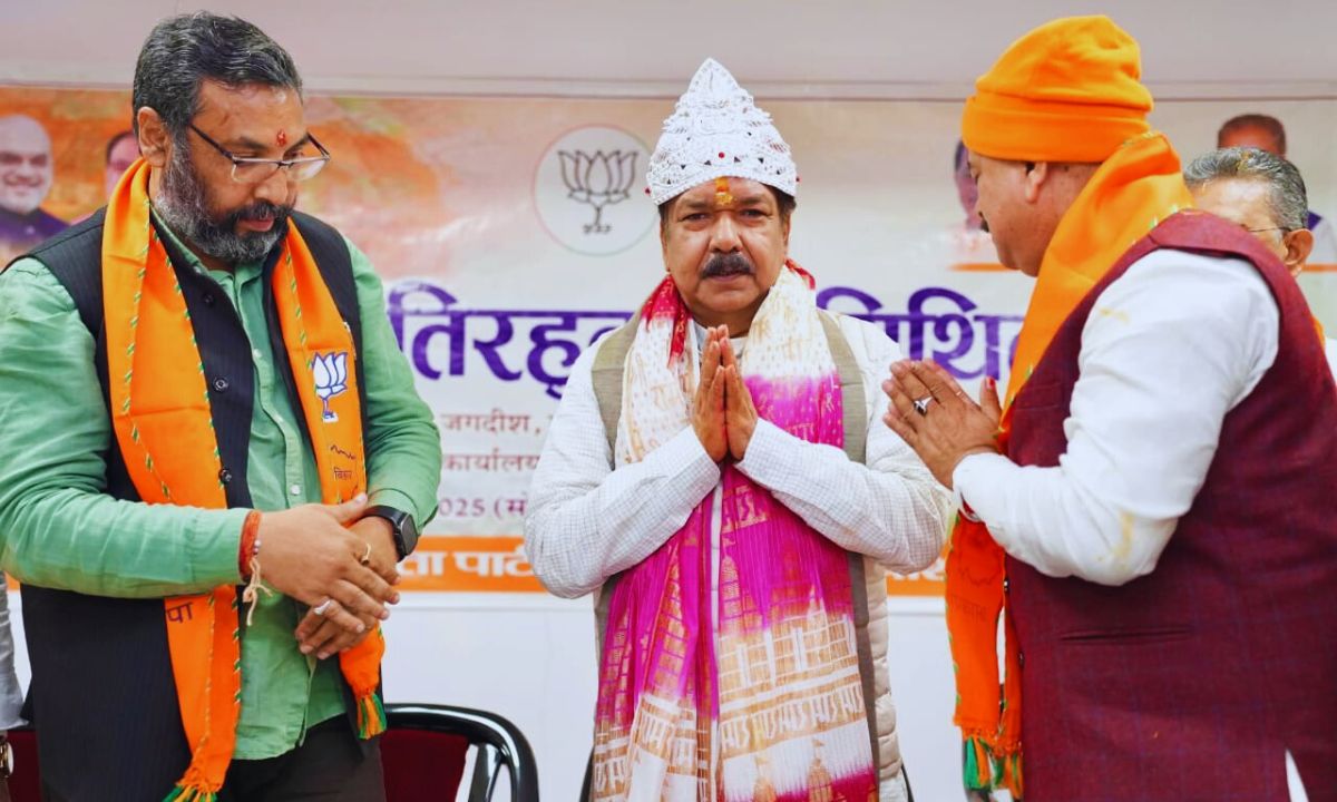 बाबा गरीबनाथ मंदिर में पूजा-अर्चना