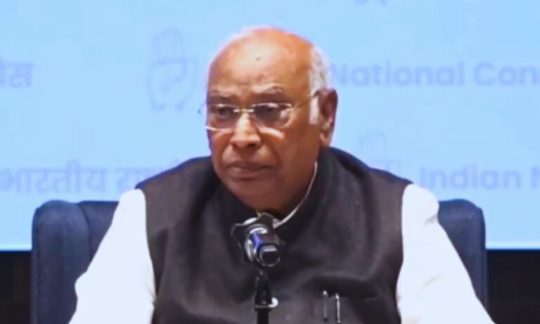 मनरेगा बचाओ अभियान: कांग्रेस का बड़ा आंदोलन, खड़गे का ऐलान मनरेगा बचाओ अभियान: कांग्रेस का बड़ा आंदोलन, खड़गे का ऐलान