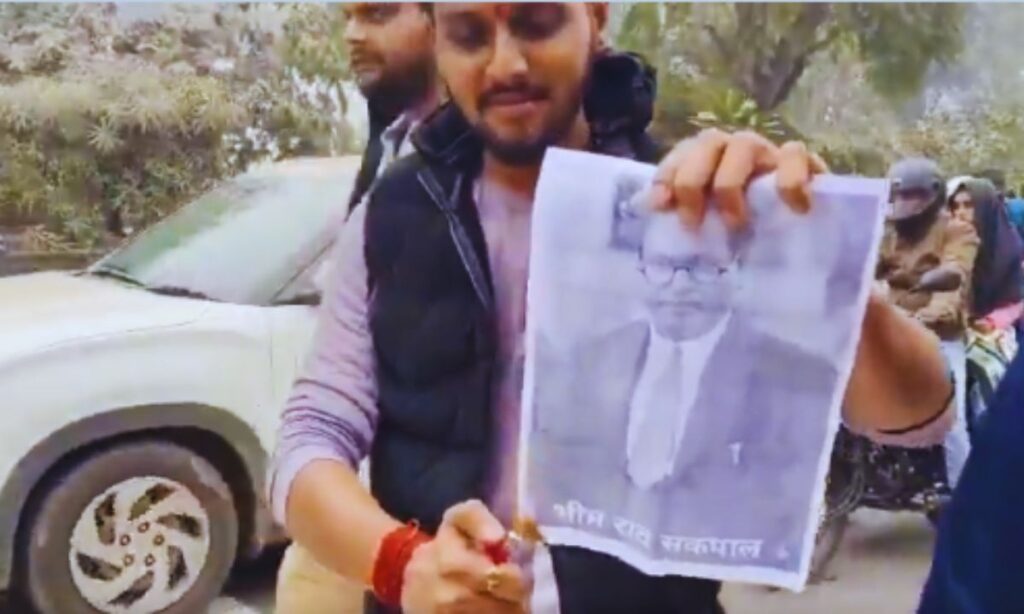 बाबा साहेब अंबेडकर की तस्वीर जलाने का मामला: ग्वालियर की घटना से मचा राजनीतिक और सामाजिक विवाद