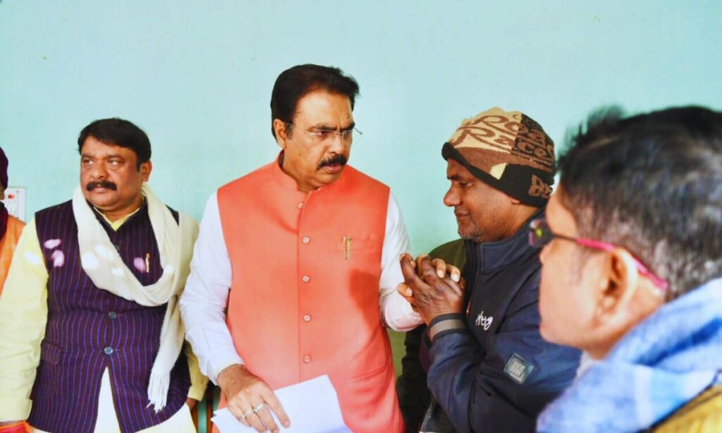 भाजपा नेता के भाई की हत्या, शोकाकुल परिवार से मिले संजय सरावगी