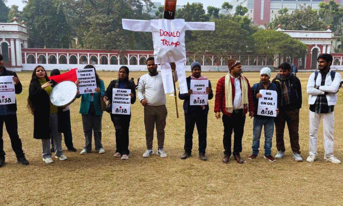 वेनेजुएला पर अमेरिकी कार्रवाई के खिलाफ पटना में विरोध प्रदर्शन