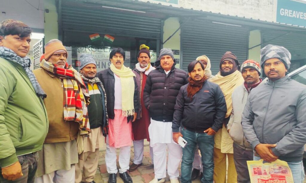 होम तीसरा पक्ष ALT Text: मॉब लिंचिंग पीड़ित नूरसेद आलम से मुलाकात करती माले टीम