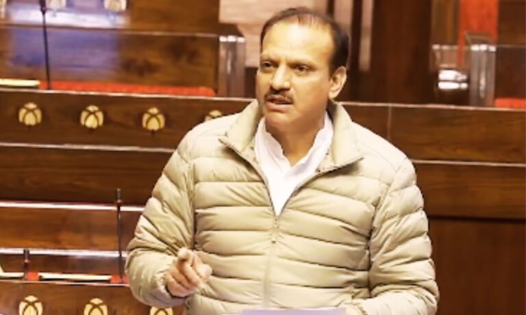 सोने-चांदी की कीमतों में उछाल पर कांग्रेस का हमला, सरकार से हस्तक्षेप की मांग सोने और चांदी की बढ़ती कीमतों पर कांग्रेस का सरकार पर हमला