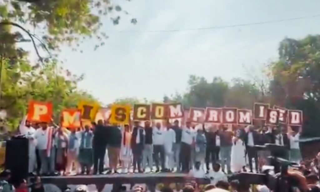 जंतर-मंतर पर प्रधानमंत्री नरेंद्र मोदी के खिलाफ युवा कांग्रेस का विरोध प्रदर्शन