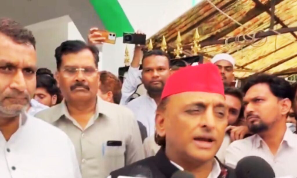 अखिलेश यादव का BJP पर बड़ा हमला: नफरत की राजनीति बंद करो, साधु हत्या पर CM दें इस्तीफा