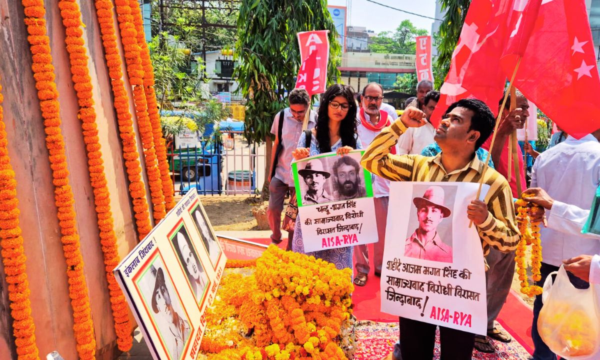 क्रांतिकारी विरासत की याद और उसका महत्व