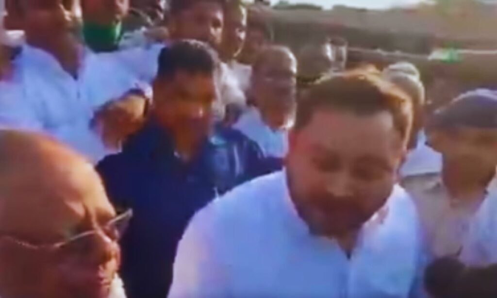 मुजफ्फरपुर के गायघाट में हत्या मामले को लेकर बयान देते हुए Tejashwi Yadav, बिहार पुलिस पर गंभीर आरोप