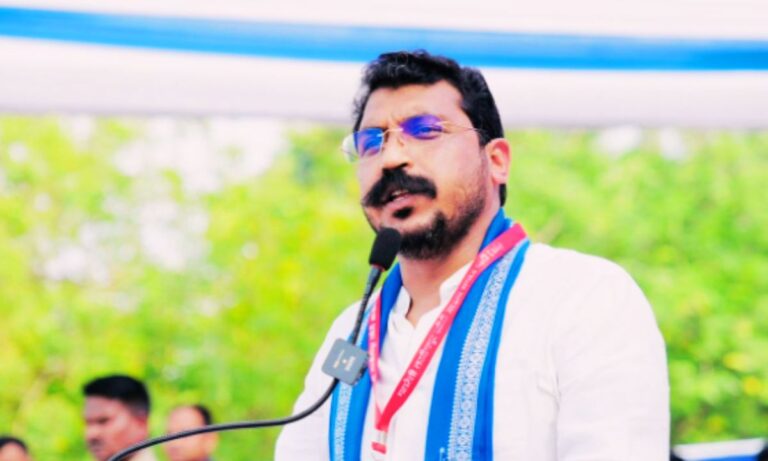 उत्तर प्रदेश में दलित आईएएस अधिकारी रिंकू सिंह राही के इस्तीफे को लेकर उठे सवाल, प्रशासनिक भेदभाव और प्रोटोकॉल विवाद की प्रतीकात्मक तस्वीर