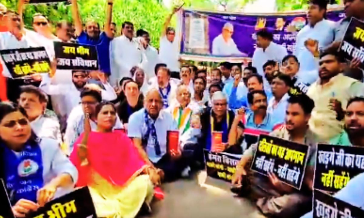 होम तीसरा पक्ष दिल्ली में कांग्रेस कार्यकर्ताओं द्वारा हिमंता बिस्वा सरमा के खिलाफ विरोध प्रदर्शन