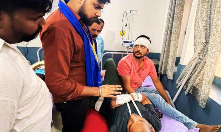 देवबंद के लालवाला गांव में दलित समाज के समर्थन में बोलते चंद्रशेखर आज़ाद