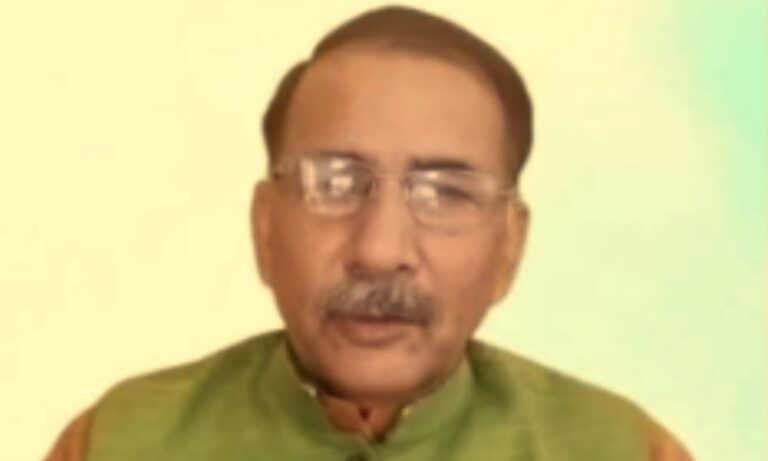राबड़ी देवी को 10 सर्कुलर रोड खाली करने का नोटिस, राजद ने NDA सरकार पर साधा बड़ा निशाना पटना में 10 सर्कुलर रोड आवास विवाद को लेकर राबड़ी देवी और एनडीए सरकार के बीच बढ़ता राजनीतिक विवाद