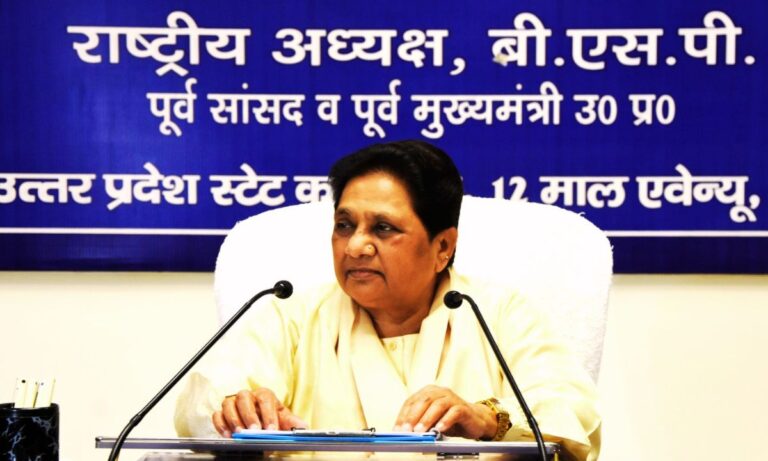 मायावती ने कमर्शियल सिलेंडर की कीमतों में बढ़ोतरी और बढ़ती महंगाई पर केंद्र सरकार को घेरा