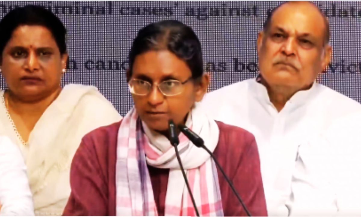 होम तीसरा पक्ष राज्यसभा उम्मीदवार मीनाक्षी नटराजन नामांकन विवाद पर अपनी सफाई देते हुए कह रही हैं कि फॉर्म 26 में कोई जानकारी नहीं छिपाई गई और सभी आवश्यक विवरण चुनाव आयोग के नियमों के अनुसार दिए गए हैं.