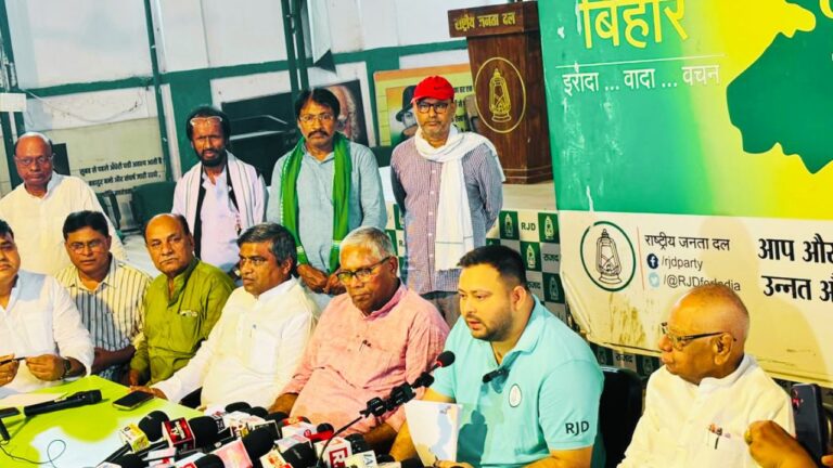 पटना में प्रेस वार्ता के दौरान तेजस्वी यादव ने बिहार की वित्तीय स्थिति, कथित रिशु श्री महाघोटाले और भ्रष्टाचार को लेकर एनडीए सरकार पर गंभीर आरोप लगाए.