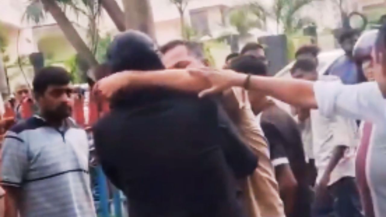 कानपुर के सिविल लाइंस में वकील और पुलिसकर्मी के बीच हुई मारपीट पर कांग्रेस का सरकार पर हमला
