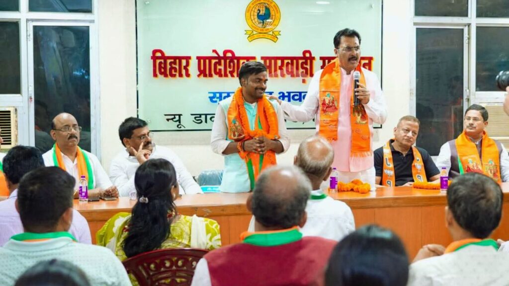 पटना के व्यापारी सम्मेलन में संबोधित करते भाजपा प्रदेश अध्यक्ष संजय सरावगी