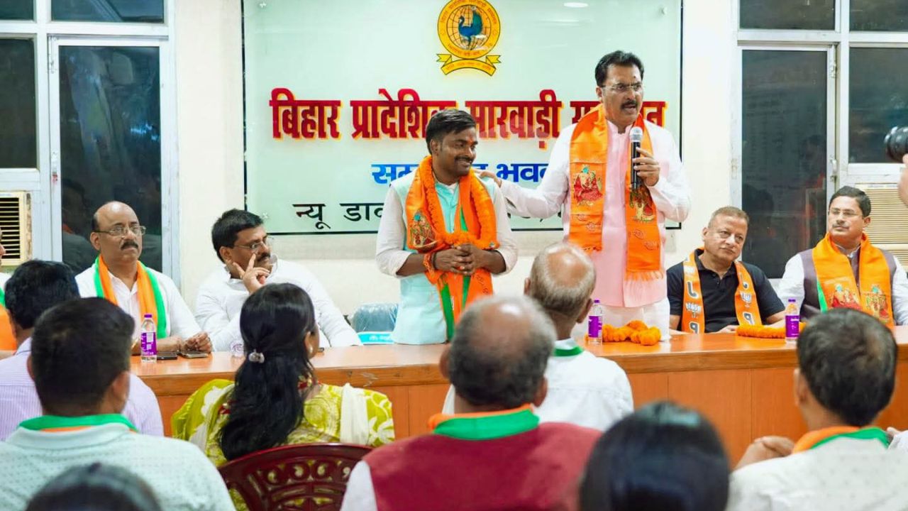 पटना के व्यापारी सम्मेलन में संबोधित करते भाजपा प्रदेश अध्यक्ष संजय सरावगी