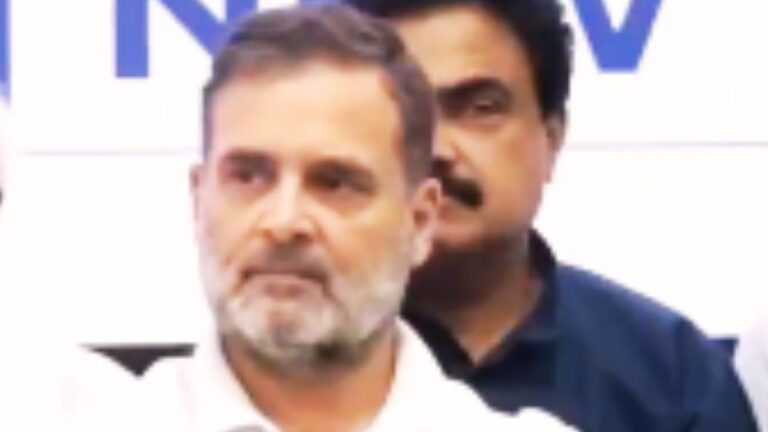 मणिपुर हिंसा पर राहुल गांधी का केंद्र सरकार पर हमला, कहा- भारत जोड़ना ही एकमात्र रास्ता! मणिपुर हिंसा पर राहुल गांधी का बड़ा हमला, बोले- भारत जोड़ना ही समाधान