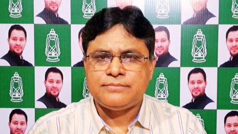 खरीक और नारायणपुर सामुदायिक स्वास्थ्य केंद्र में फार्मासिस्ट की नियुक्ति नहीं होने पर प्रतिक्रिया देते राजद प्रवक्ता अरुण कुमार यादव