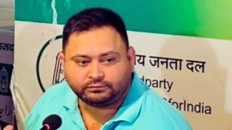 टेंडर महाघोटाले को लेकर एनडीए सरकार पर सवाल उठाते राजद प्रवक्ता अरुण कुमार यादव